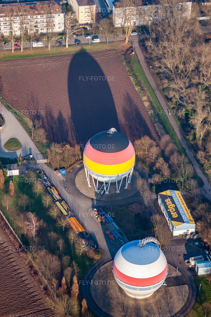 Luftbild: Französisch Deutsch bemalte Gasspeicher in Rastatt im Bundesland Baden-Württemberg in Deutschland. Foto: IMG_61991.jpg vom 31.01.2014 durch Werner Riehm/FLY-FOTO.de