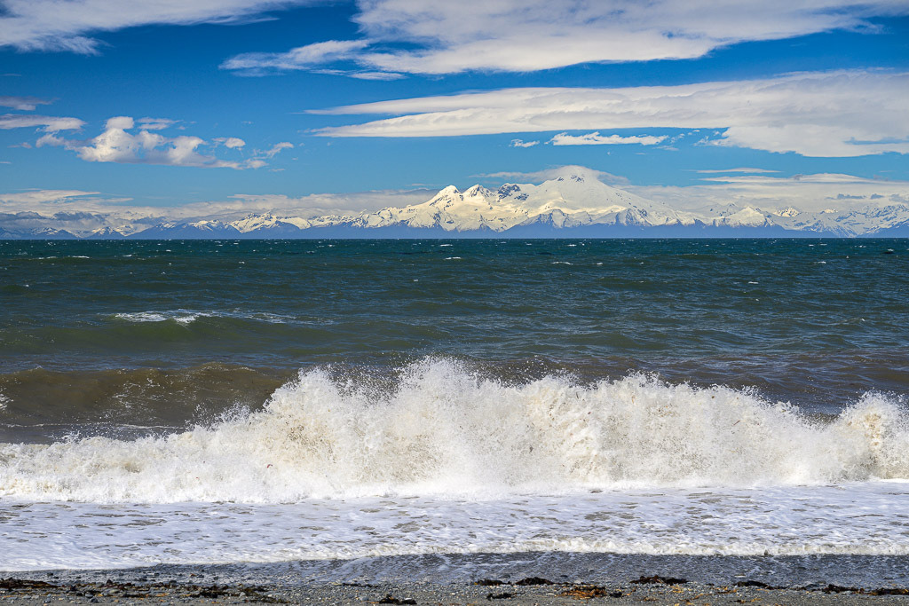 Alaska | Blick von Whiskey Gulch auf den Redoubt Volcano und die angrenzenden Bergketten im Lake Clark NP. - Realisiert mit Pictrs.com