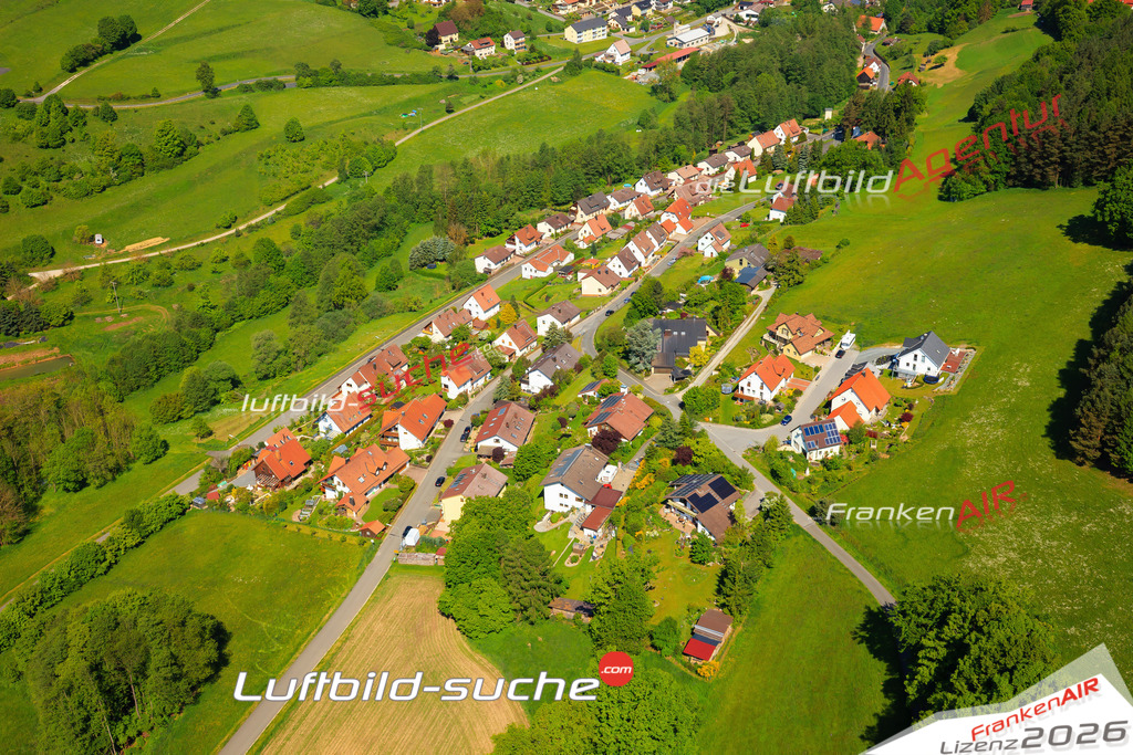 Die Luftaufnahme der Stadt Weissenbrunn wurde vom UL-Flugzeug heraus erstellt ( keine Drohne )- hohe Auflösung für beste Qualität