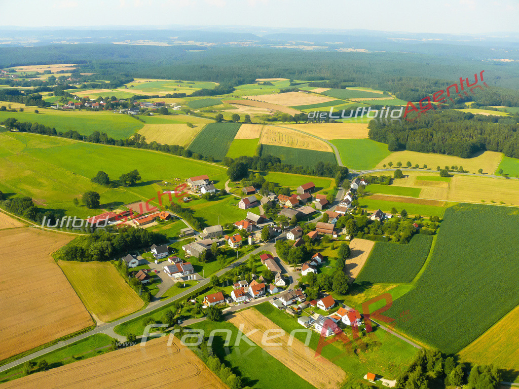 Luftbild von  Eckersdorf - Luftaufnahme wurde 2007 von https://frankenair.de mittels Flugzeug (keine Drohne) erstellt - die Geschenkidee