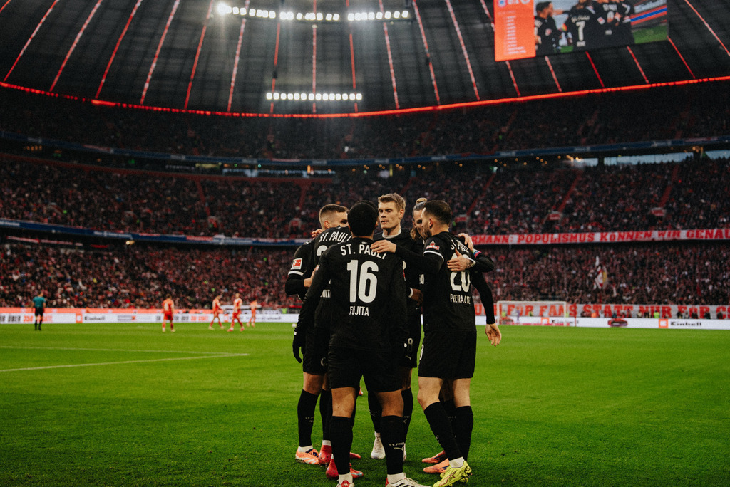 _STP8452 | Der offizielle Shop für FC St. Pauli Fotos. Wähle aus Spielszenen & Fanmomenten dein FCSP Wunschformat. Wir liefern Millerntor-Atmosphäre.