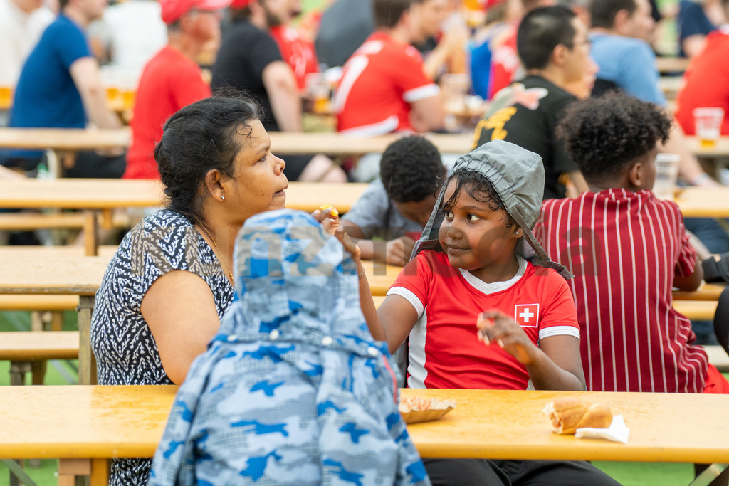 12_Public Viewing Reinach - Achtelfinale Schweiz -Italien EM 2024_kunzmedia.ch | OnlineShop für Bilder kunzmedia.ch