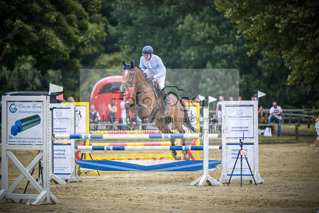 DOS_6510 | Entdecke hochwertige Reitturnierfotos von Foto Oger. Professionell, emotional und authentisch – jetzt Lieblingsmomente im Shop bestellen.Deutschlandweite Turnierfotografie. - Realisiert mit Pictrs.com