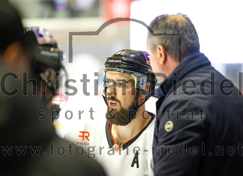 2022-09-30_075_TSV_Erding_gegen_EV_Dingolfing | Erding, Deutschland, 30.09.2022:
Eishockey, Bayernliga 2022 / 2023, Testspiel, TSV Erding gegen EV Dingolfing, Endergebnis: 3:4

Max Ohr (EV Dingolfing, #91)

Foto: Christian Riedel / fotografie-riedel.net