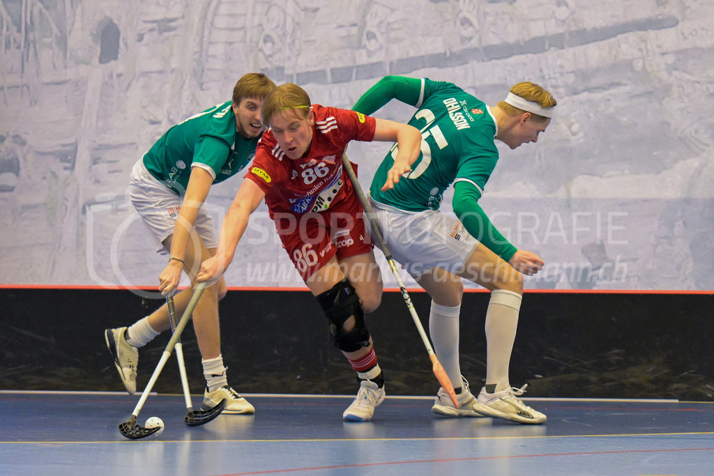 Lillan IBK vs Strängnäs IBK - 17. März 2024 | Lillan IBK vs Strängnäs IBK
Idrottshuset Örebro, Arenahallen, Örebro
Tim Lindgren (#86 Strängnäs IBK) against Aron Ohlsson (#25 Lillan IBK).
Bild: Sportfotografie Markus Aeschimann | www.markus-aeschimann.ch - Realisiert mit Pictrs.com