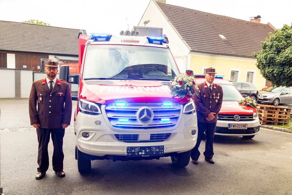 30_Fahrzeugsegnung_030 | Fotodoku der Festmesse im FF-Haus Loosdorf anlässlich der Fahrzeugweihe und in Dienststellung der neuen Einsatzfahrzeuge der FF-Loosdorf.