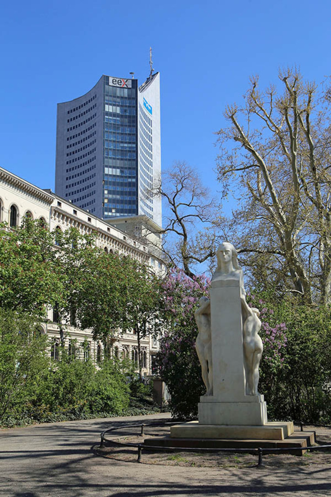 Foto: Leipzig - Schiller-Denkmal | Das Team hinter BILDLEXIKON LEIPZIG bündelt historische wie aktuelle Informationen über die Stadt Leipzig in Text und Bild auf einer Plattform und stellt diese der interessierten Öffentlichkeit zur Verfügung.