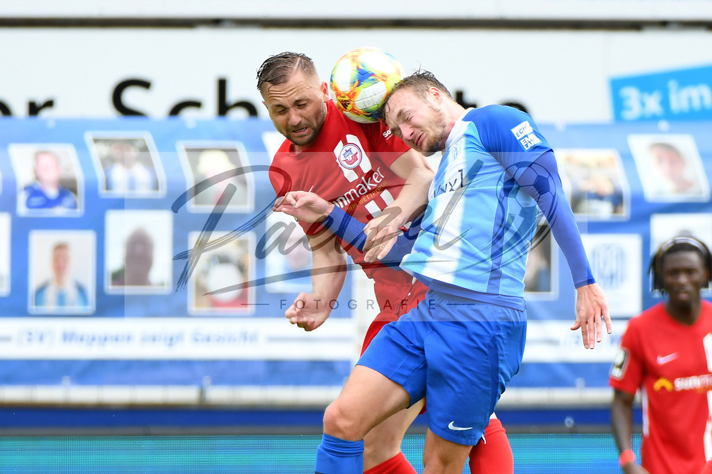 SVMFCH20200606_0037 | Fussball, Herren: John Verhoek (FC Hansa Rostock) und Florian Egerer (SV Meppen) im Zweikampf bei dem Spiel der 3. Liga zwischen SV Meppen und FC Hansa Rostock in der Haensch-Arena am 06.06.2020 in Meppen, Deutschland.DFB / DFL REGULATIONS PROHIBIT ANY USE OF PHOTOGRAPHS AS IMAGE SEQUENCES AND/OR QUASI-VIDEO. - Realisiert mit Pictrs.com