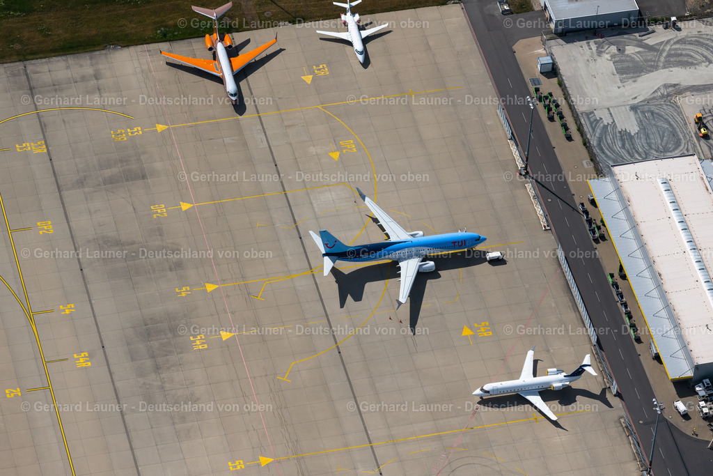 4030885 | LANGENHAGEN 02.06.2020 Abfertigungs- Gebäude und Terminals auf dem Gelände des Flughafen " Flughafen Hannover " an der Flughafenstraße in Langenhagen im Bundesland Niedersachsen, Deutschland. // Dispatch building and terminals on the premises of the airport "Flughafen Hannover" on Flughafenstrasse in Langenhagen in the state Lower Saxony, Germany. Foto: Gerhard Launer