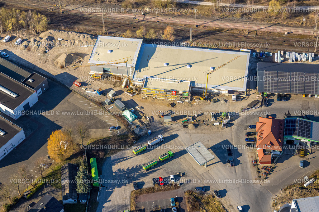 Soest250306676 | Luftbild, Baustelle Am Güterbahnhof, Raiffeisen Westfalen Mitte eG, Biotopfläche Alter Gleisweg, Soest, Soester Börde, Nordrhein-Westfalen, Deutschland