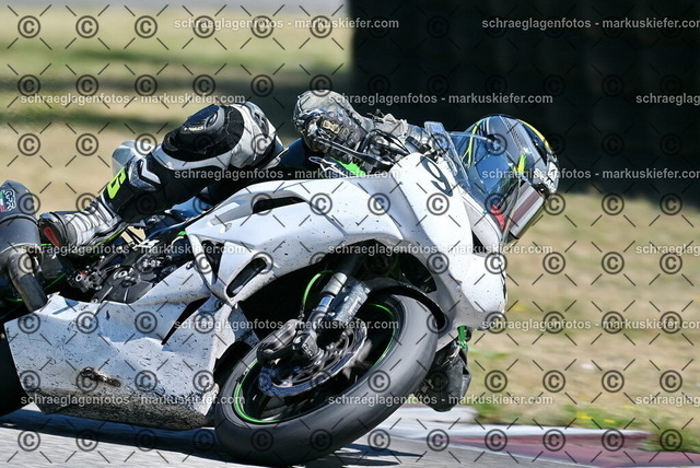26bt04-0424 | markuskiefer.com - Realisiert mit Pictrs.com