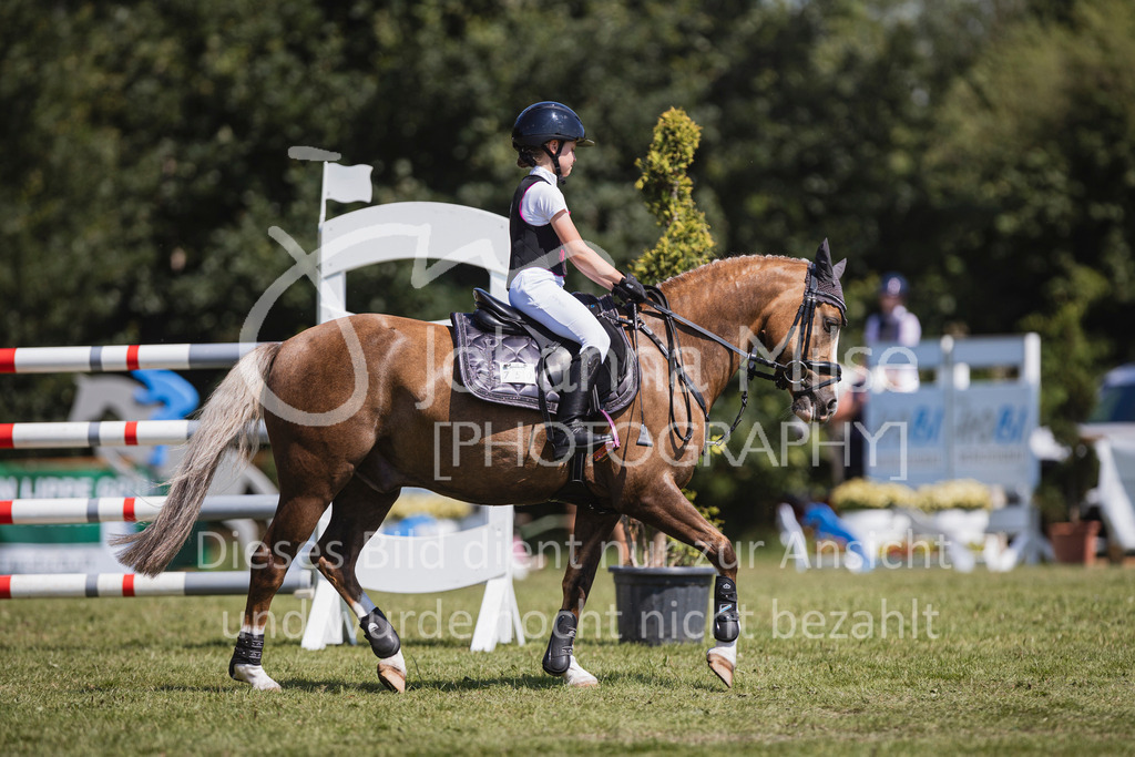 240720_LC_Springreiter-WB-211 | Deine schönsten Turniermomente als professionelle Fotos! Entdecke hochwertige Pferdesport-Fotografie im Online-Shop. Jetzt Fotos finden & bestellen!