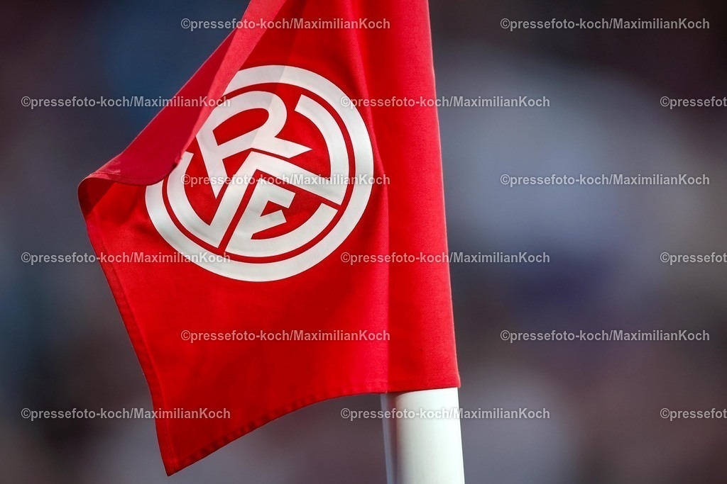 RWE06042501060 | 2025.04.06, Fußball, 3.Liga, Rot-Weiss Essen - FC Hansa Rostock, Stadion Hafenstraße, Saison 2024 2025: Feature Logo RWE Detailfoto Symbolbild Symbolfoto Eckfahne DFB regulations prohibit any use of photographs as image sequences and or quasi-video.
