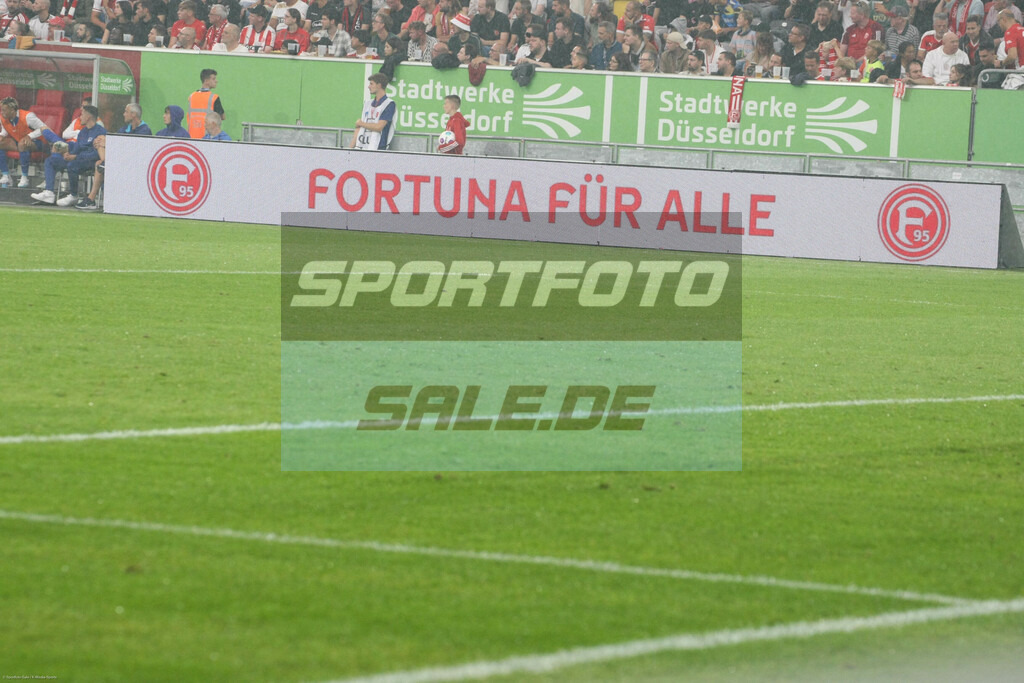 Fortuna Düsseldorf - Hertha BSC | Fortuna für alle Bande - © Sportfoto-Sale (MK) - Realisiert mit Pictrs.com