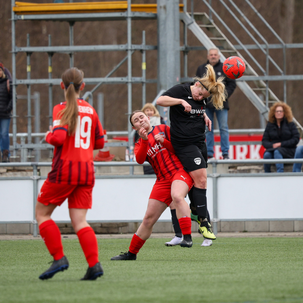 20260329-FCH-HS_016 | 1.FC Heidenheim 1846 II vs. SGM Hohenmemmingen/Sontheim, Fußball, Frauen, Bezirksliga, 2025/2026, 14. Spieltag, 29.03.2026 in Heidenheim, Kunstrasen b. Voith-Arena West(Foto: Michael Bulling) - Realisiert mit Pictrs.com