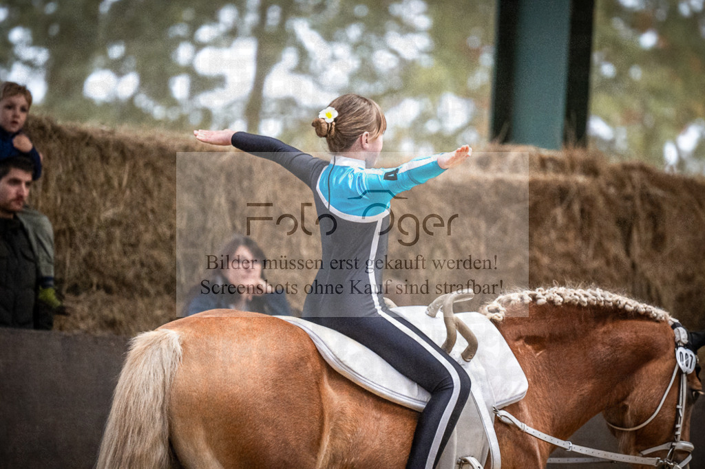 DOS_0107 | Entdecke hochwertige Reitturnierfotos von Foto Oger. Professionell, emotional und authentisch – jetzt Lieblingsmomente im Shop bestellen.Deutschlandweite Turnierfotografie. - Realisiert mit Pictrs.com