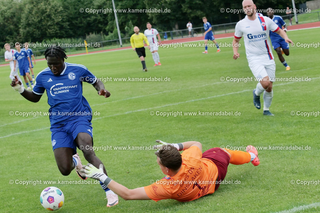 Fußball : Testspiel : SuS 09 Dinslaken - Schalke 04 U 19 am 25.07.2024 | Foto : Jochen Emde / www.kameradabei.de - Realisiert mit Pictrs.com
