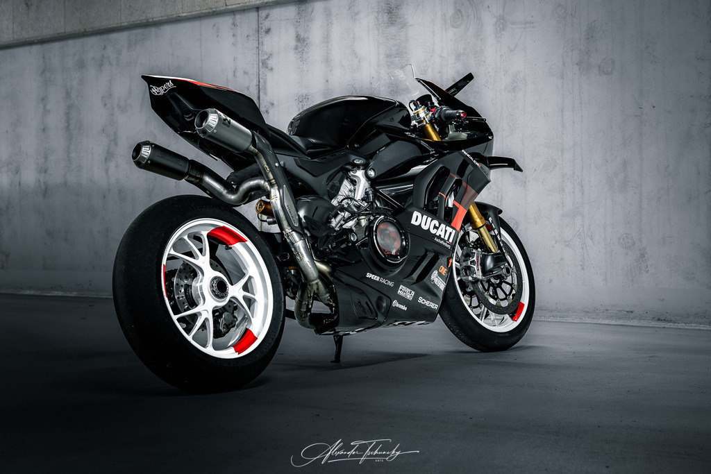 Ducati Panigale V4S | Entdecken Sie die faszinierende Welt von Alexander Tschuncky Arts: Kreative Fotografie, atemberaubende Automobilkunst und hochwertiger Bilderdruck. Lassen Sie sich inspirieren! - Realisiert mit Pictrs.com