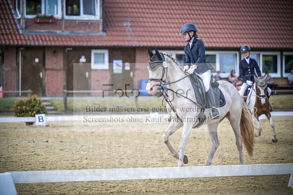 DOS_8863 | Entdecke hochwertige Reitturnierfotos von Foto Oger. Professionell, emotional und authentisch – jetzt Lieblingsmomente im Shop bestellen.Deutschlandweite Turnierfotografie. - Realisiert mit Pictrs.com