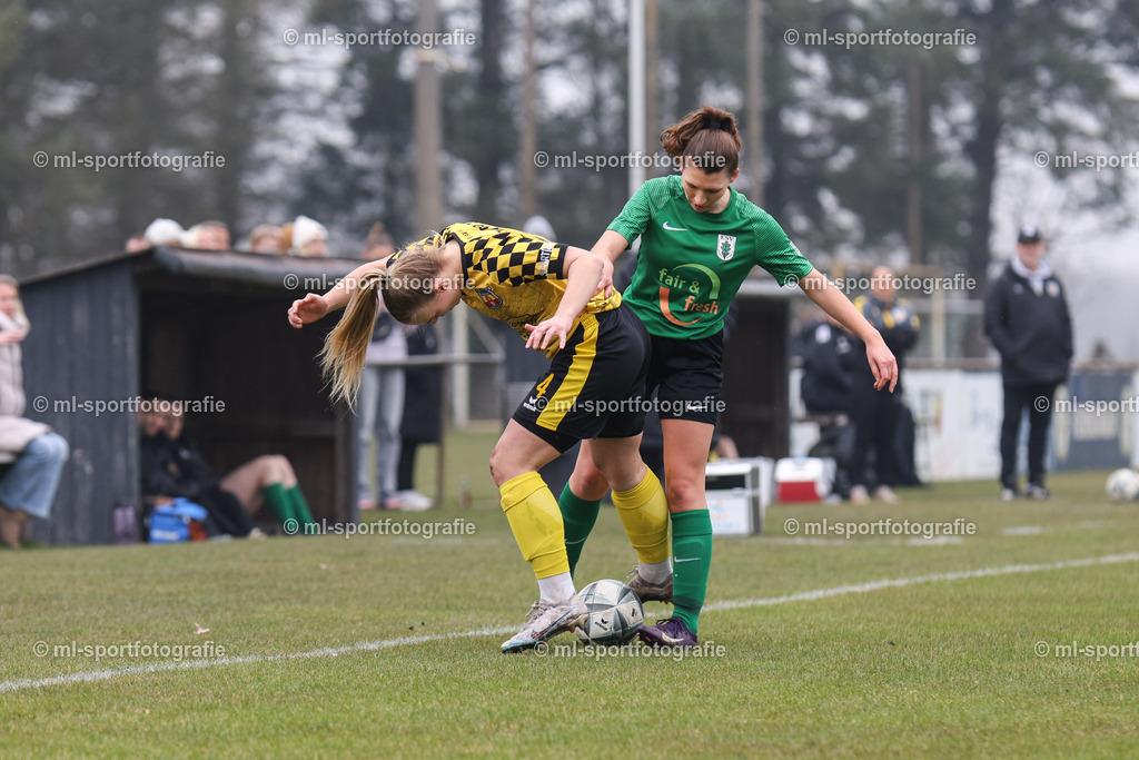 Fußball I Frauen I Saison 2025/2026 I Oberliga Schleswig-Holstein I 12. Spieltag I SV Frisia 03 Risum-Lindholm - Eichholzer SV | ml-sportfotografie - Realisiert mit Pictrs.com