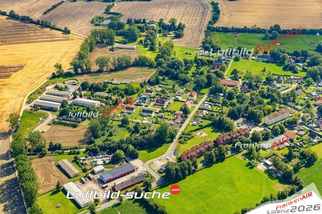 Übersichts Bild Groß Mohrdorf - Die Luftaufnahme wurde 2025 vom UL-Flugzeug heraus erstellt ( keine Drohnenaufnahme ) - Hochauflösende Luftaufnahme - für Wandbilder und großformatige Ausdrucke geeignet. Das besondere Geschenk!Hier alle&nbsp;Infos zur Lizenzierung der LuftaufnahmeWir fliegen auch dieses Jahr wieder in Ihre Region um Luftbilder zu erstellen.- Luftbild anfragen