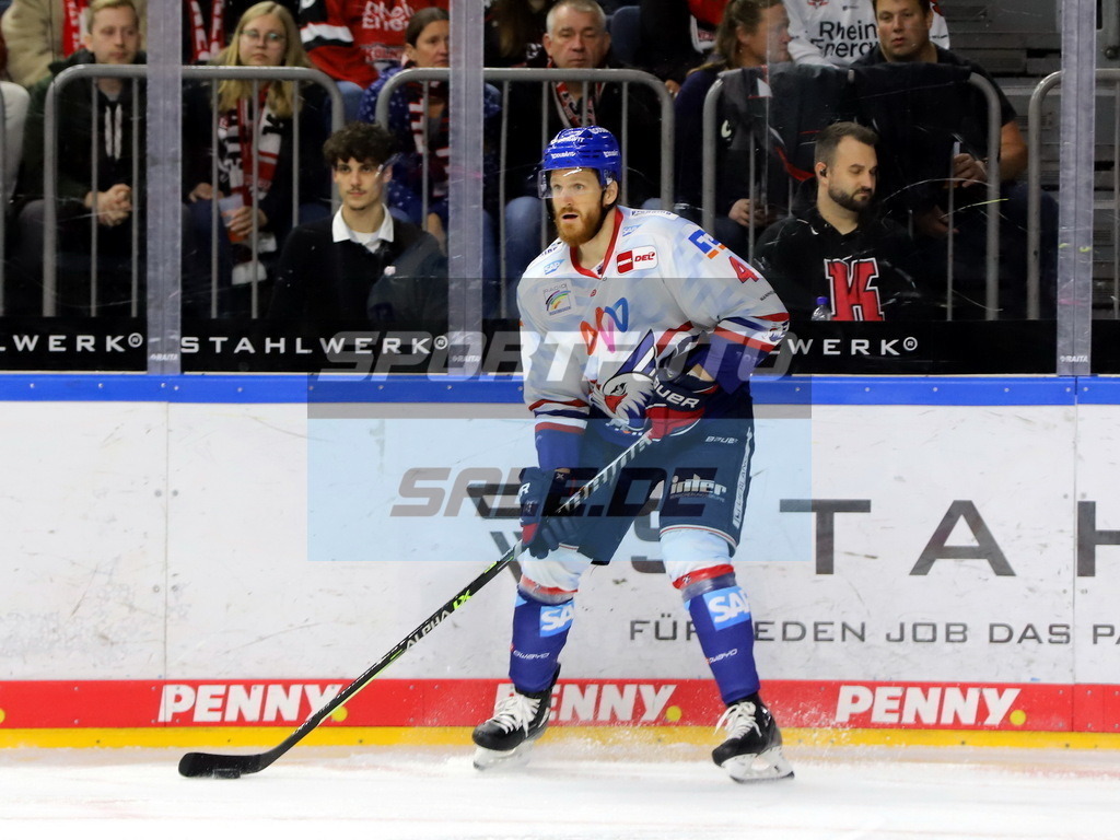 Korbinian Holzer - MAN | Korbinian Holzer - MAN - Realisiert mit Pictrs.com