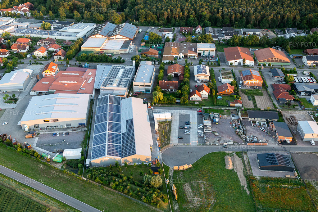 Luftbild: Gewerbegebiet und Firmenansiedlung Im Gereut mit WWS Metallformen GmbH und HGGS LaserCUT GmbH & Co. KG in Hatzenbühl im Bundesland Rheinland-Pfalz in Deutschland. Foto: IMG_115372.jpg vom 13.06.2019 durch Werner Riehm/FLY-FOTO.de
