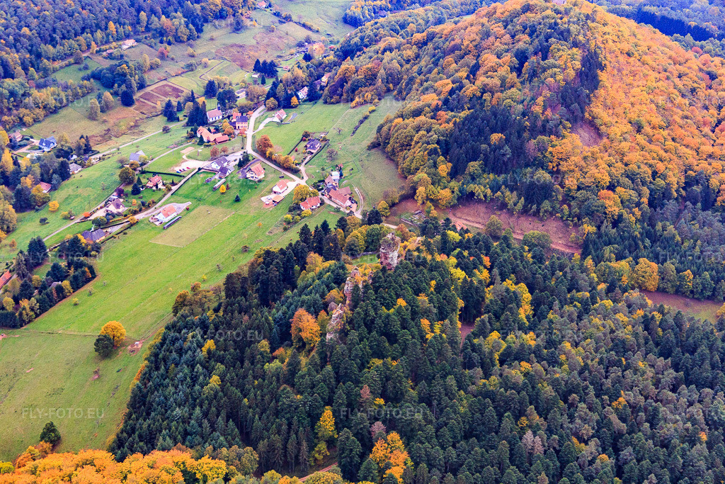 Vue aérienne: Château du Vieux-Windstein du nord à Windstein dans le département Bas Rhin, France – .Photo: IMG_084641.jpg prise le 23/10/2015 par Werner Riehm/FLY-FOTO.eu – Résolution de l'original: 5472 x 3648 px – Le château du Vieux-Windstein - Châteaux Forts Alsace