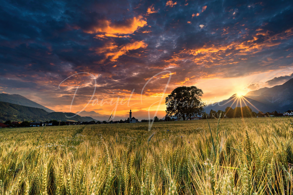Mils | Sonnenuntergang im Hochsommer bei Mils