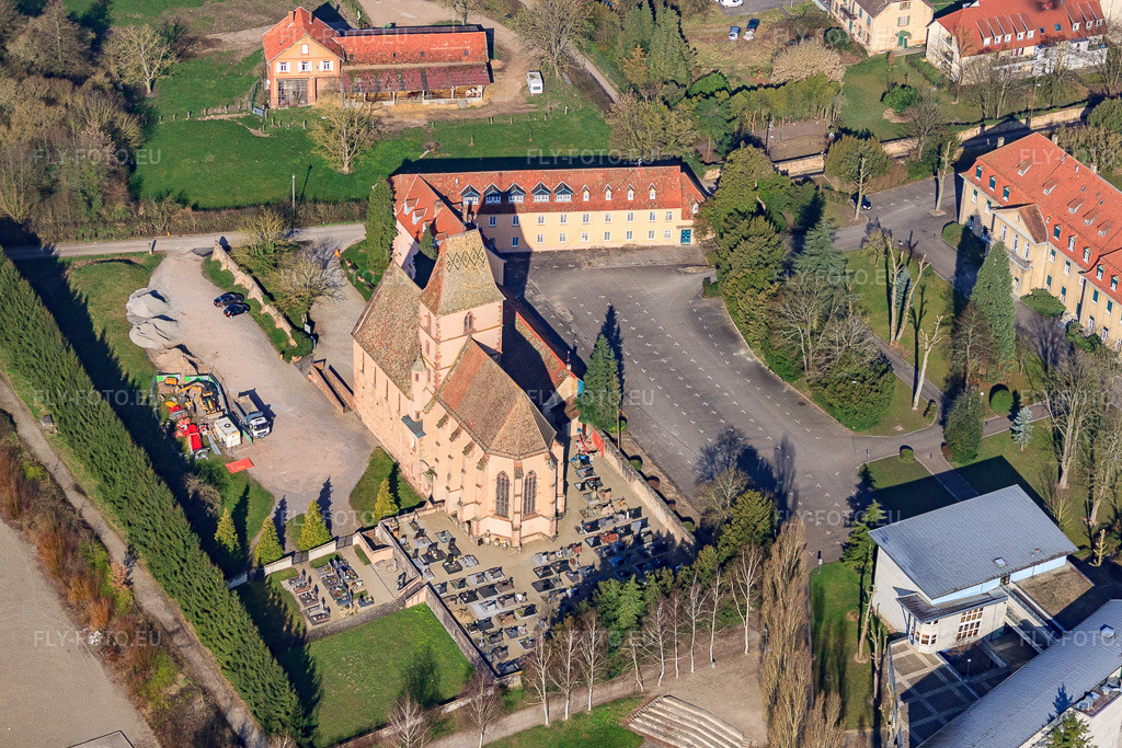 Vue aérienne: Musée Mémorial Walbourg 1870 - 1945 et Église Sainte-Walburge à Walbourg dans le département Bas Rhin, France – .Photo: IMG_62786.jpg prise le 09/03/2014 par Werner Riehm/FLY-FOTO.eu – Résolution de l'original: 4398 x 2932 px – 2MCLADN - Mus\xc3\xa9e M\xc3\xa9morial Walbourg 1870-1945
