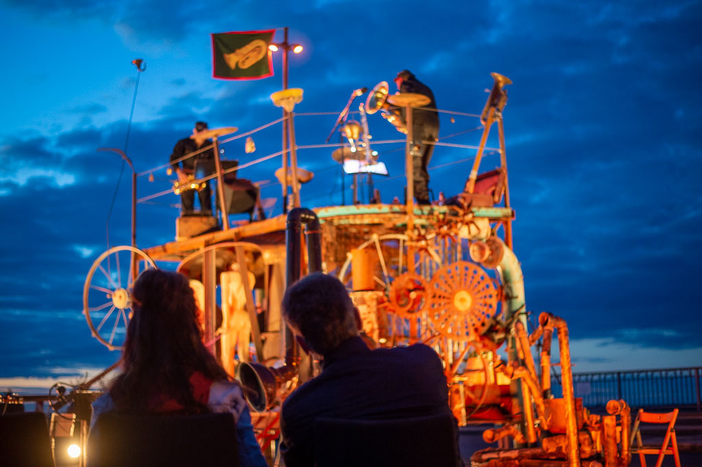 Jazzmaschine | Die Jazzmaschine im Forte Belvedere Leisnig zum Festival Hallo Leisnig 2022. - Realisiert mit Pictrs.com