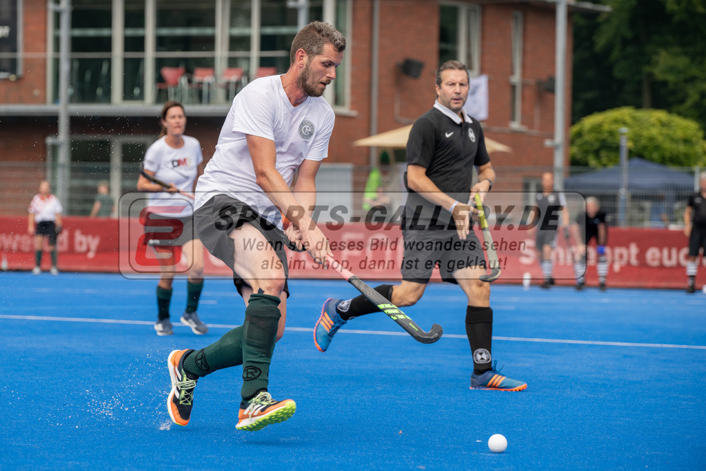 SFE_20240818_0218 | Krefeld, Deutschland, 18.08.2024:  European Cup for Recreational Hockey Players im KTHC Stadion Rot-Weiss Köln Tennis and Hockey Club am 18.08.2024 in Krefeld, Deutschland. (Foto von Stephan Fehrmann)Krefeld, Germany, 18.08.2024: European Cup for Recreational Hockey Players in KTHC Stadion Rot-Weiss Köln Tennis and Hockey Club at 18.08.2024 in Krefeld, Deutschland. (Foto from Stephan Fehrmann)