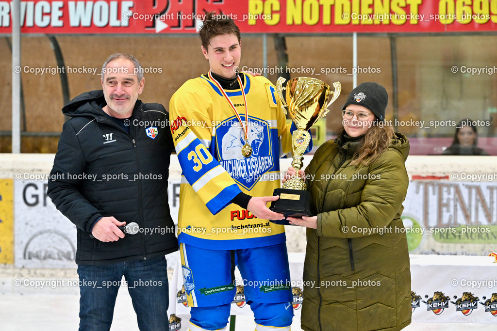 ELV Zauchen vs. EC Tigers Paternion | #30 Müller Samuel ELV Zauchen, Vizepräsidentin KEHV Margit Schwarz, ELV Zauchen vs. EC Tigers Paternion, ELV Zauchen vs. EC Tigers Paternion am 23.02.2025 in Spittal an der Drau (Eissportzentrum Spittal), Austria, (Photo by Bernd Stefan)