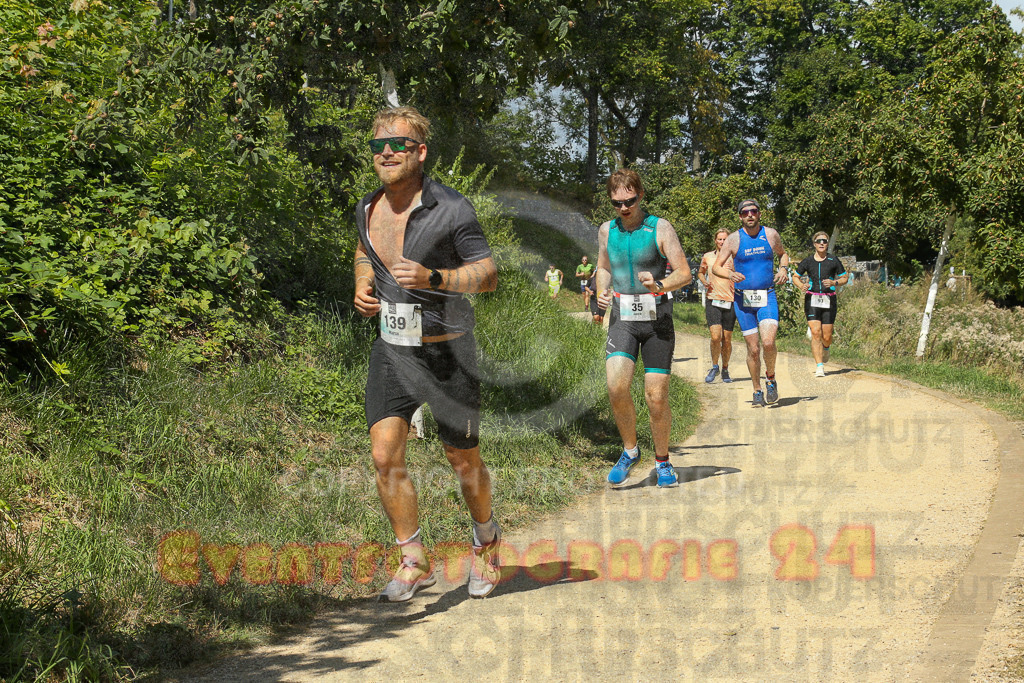 250824_1232_EX1_9677 | Sportfotografie im Rhein-Sieg Kreis, Köln, Bonn, NRW, Rheinland Pfalz, Hessen, etc. Unser Tätigkeitsfeld umfasst den Laufsport vom Volkslauf über den Marathon, Duathlon, Triathon bis zum Ultralauf wie Kölnpfad Ultra oder Schindertrail.