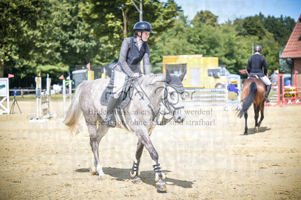 DOS_7798 | Entdecke hochwertige Reitturnierfotos von Foto Oger. Professionell, emotional und authentisch – jetzt Lieblingsmomente im Shop bestellen.Deutschlandweite Turnierfotografie. - Realisiert mit Pictrs.com