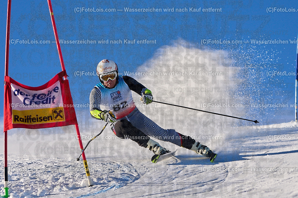 ALP4387_MASTERS-Cup_GS-A Herrn_Url Peter | (C)FotoLois.com, Alois Spandl. FIS Masters-Cup Wildschönau, Giant Slalom auf der Piste Schatzberg GS, Siegerehrung auf dem Dorfplatz Niederau, Sa 13. Januar 2024.