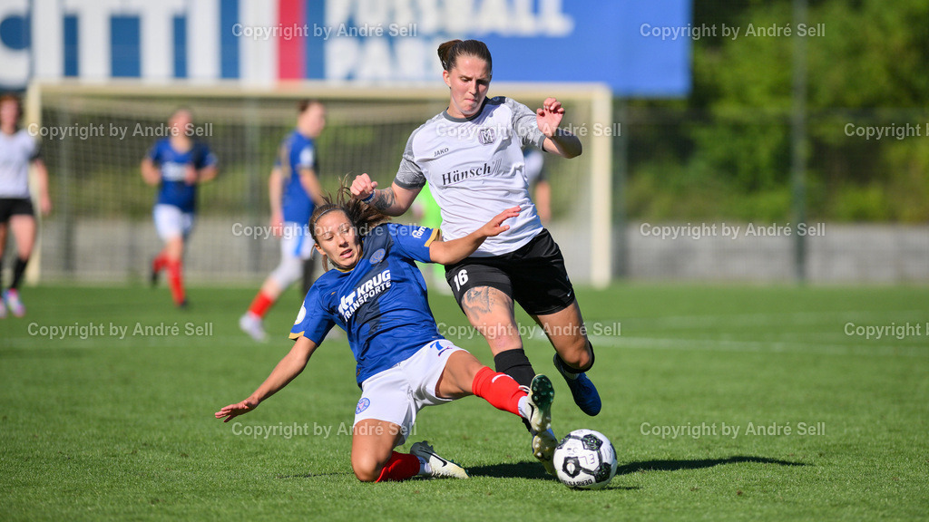 Holstein Kiel vs SV Meppen | Samanta Carone (Holstein #7) / Lara Hohm (Meppen #16) / Fußball-DFB-Pokal Play-Off-Runde Frauen 2025/2026 / Holstein Kiel vs SV Meppen / Citti Fussball Park - Projensdorf / Kiel / 17.08.25 - Realisiert mit Pictrs.com
