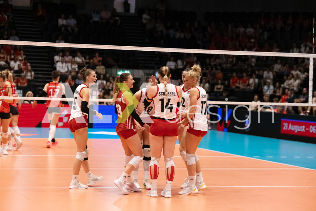 Austria v Switzerland - CEV European League Women | KRIENS, SWITZERLAND - JUNE 14: MARIE KRISTIN BRUCKNER of Austria, EVA STABENTHEINER of Austria, KORA MARINA SCHABERL of Austria, CARMEN RAAB of Austria, DANA SCHMIT of Austria celebrating during the CEV European League match between Austria and Switzerland at Pilatus Arena on June 14, 2026 in Kriens, Switzerland. - Realisiert mit Pictrs.com