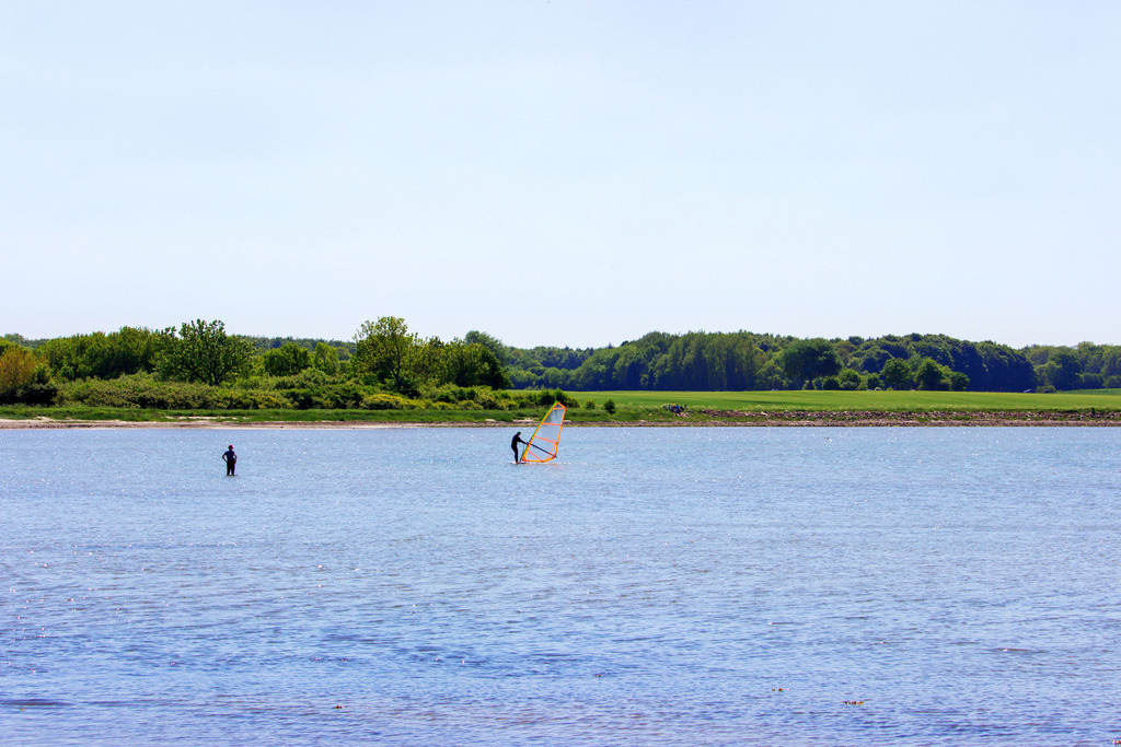 Windsurfer vor Wackerballig | Windsurfer vor Wackerballig - Realisiert mit Pictrs.com