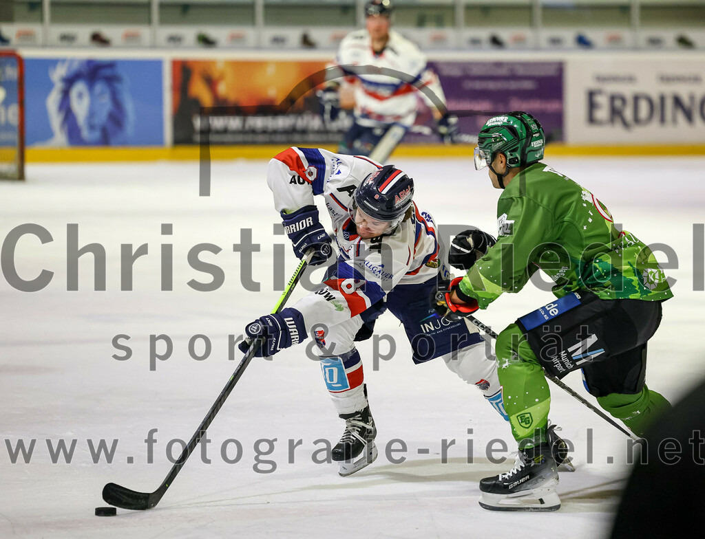 2023-12-17_047_TSV_Erding_gegen_ESC_Kempten | Erding, Deutschland, 17.12.2023:
Eishockey, Bayernliga Vorrunde 2023 / 2024, 18. Spieltag, TSV Erding gegen ESC Kempten, Endergebnis: 5:1

Clay Ellerbrock (ESC Kempten, #8)

Foto: Christian Riedel / fotografie-riedel.net