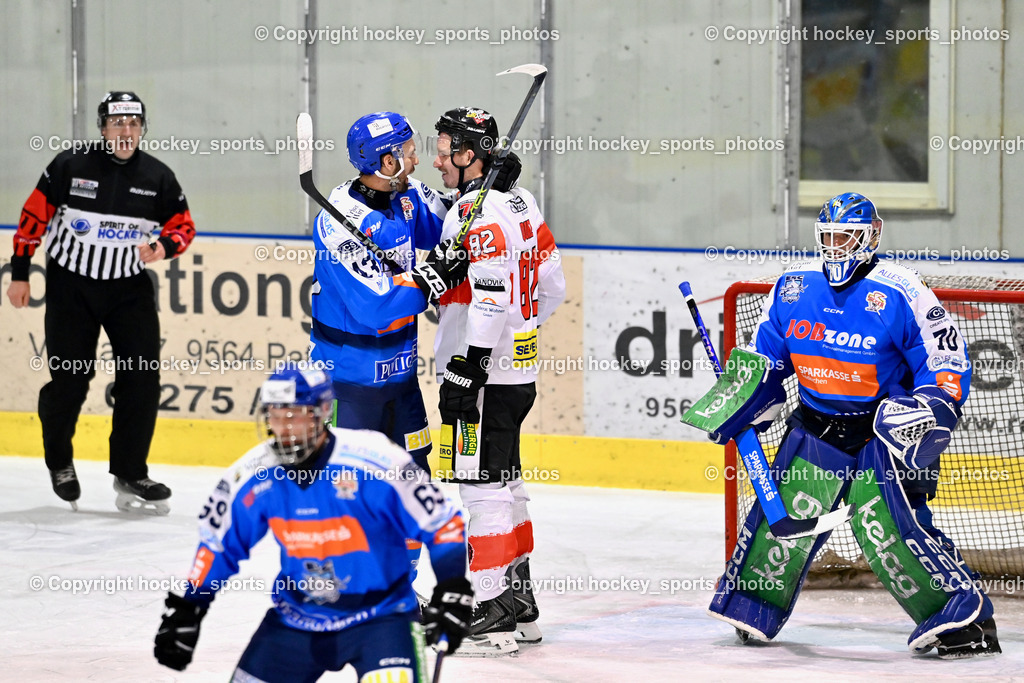 ESC SPARKASSE STEINDORF vs. EV ZELTWEG MURTAL LIONS | #70 Moser Lukas ESC Steindorf, #82 Quinz Marco EV ZELTWEG MURTAL LIONS, #43 Oraze Martin ESC Steindorf, WUNTSCHEK Dominik Referee, ESC SPARKASSE STEINDORF vs. EV ZELTWEG MURTAL LIONS, ESC SPARKASSE STEINDORF vs. EV ZELTWEG MURTAL LIONS am 27.12.2025 in Steindorf (Ossiachersee Halle), Austria, (Photo by Bernd Stefan)