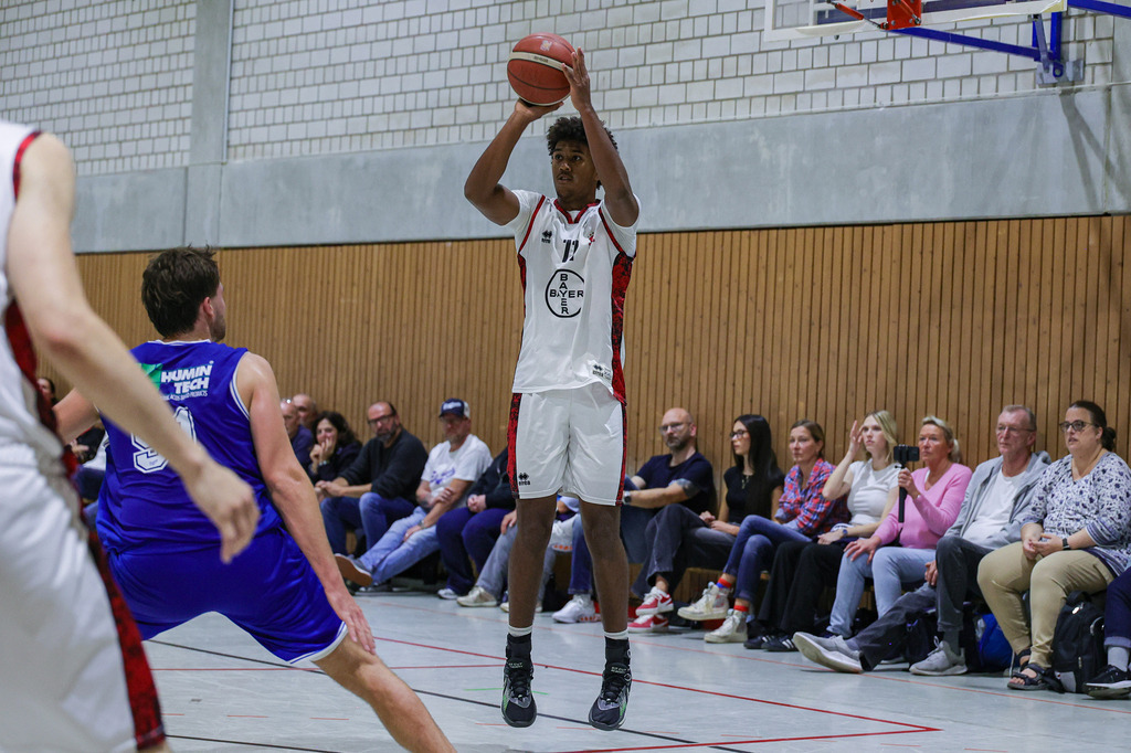 Regio BAYER GIANTS vs NEW Elephants Grevenbroich-108 | Fotos von Basketballspielen aus dem Raum NRW fotografiert von Gero Mueller-Laschet und Daniel Schaefer - Realisiert mit Pictrs.com