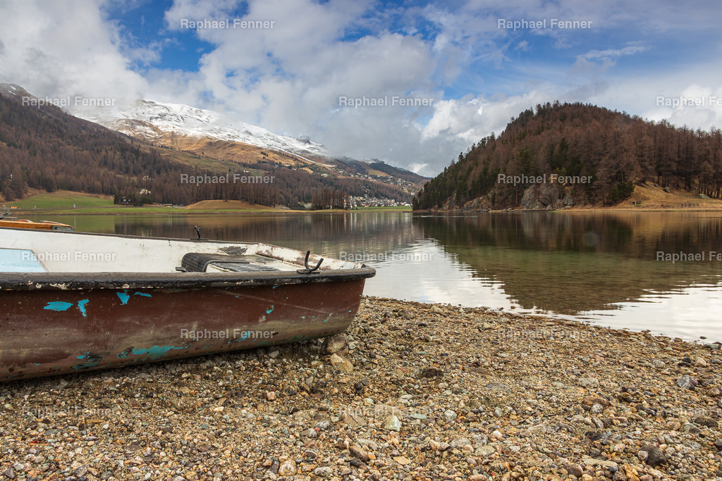 Lej da Silvaplana | Erlebe eindrucksvolle Landschaftsfotografie aus dem Engadin und darüber hinaus. Raphael Fenner bietet zudem professionelle Fotoaufträge für Hochzeiten, Porträts und Unternehmen. Jetzt entdecken und inspirieren lassen!