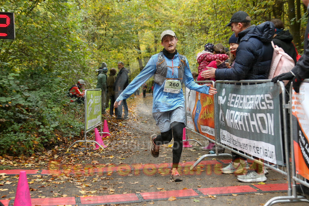 251026_1314_EX1_2949 | Sportfotografie im Rhein-Sieg Kreis, Köln, Bonn, NRW, Rheinland Pfalz, Hessen, etc. Unser Tätigkeitsfeld umfasst den Laufsport vom Volkslauf über den Marathon, Duathlon, Triathon bis zum Ultralauf wie Kölnpfad Ultra oder Schindertrail.