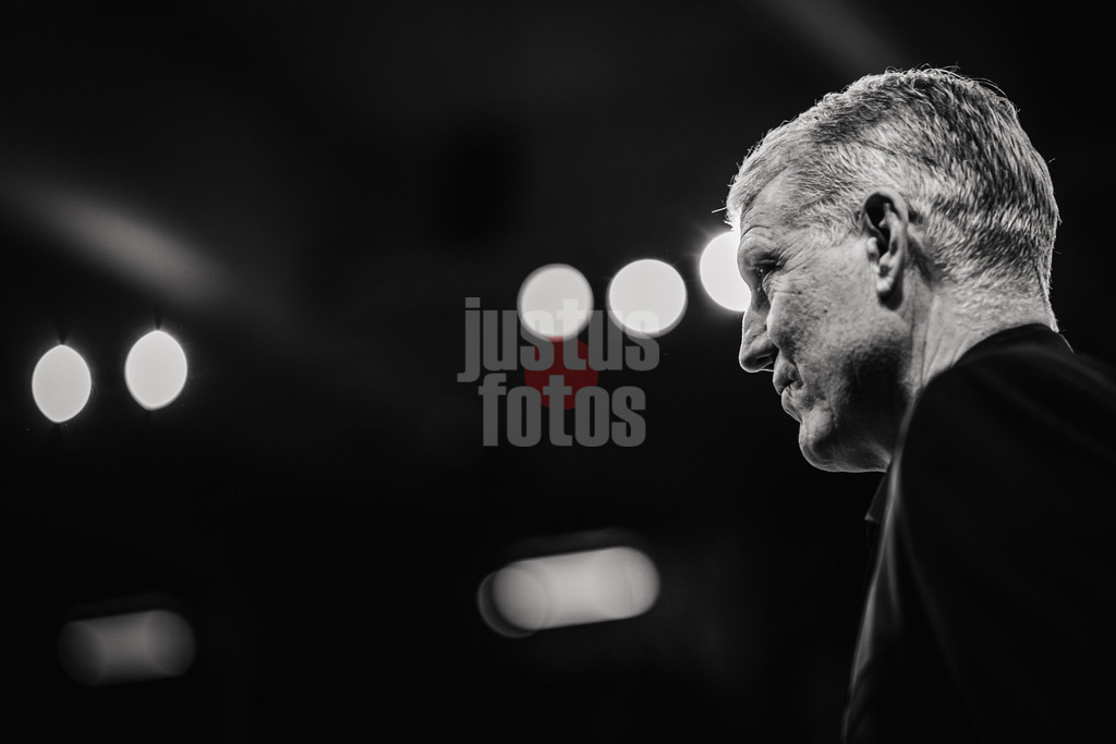 Basketball | Männer | Saison 2024/2025 | easyCredit Basketball Bundesliga | 12. Spieltag | Veolia Towers Hamburg vs. MHP Riesen Ludwigsburg | 21.12.2024 | Trainer John Patrick (MHP Riesen Ludwigsburg)