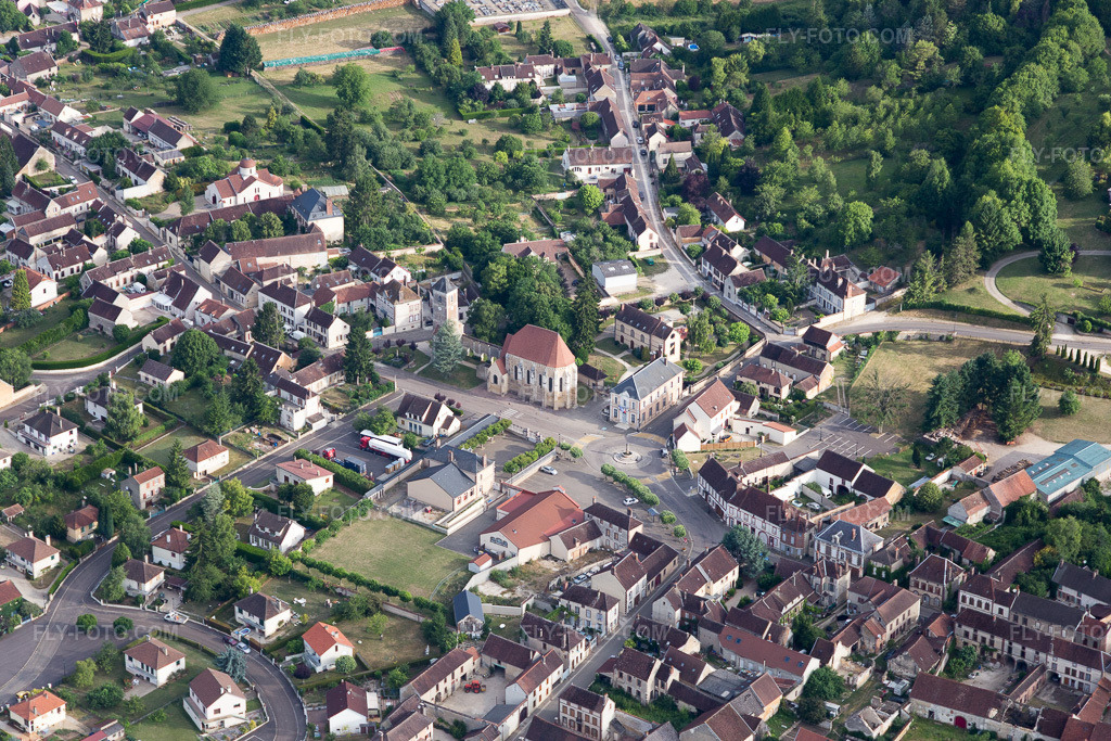 Aerial view: View of the town in Bussy-en-Othe in the state Yonne, France.Photo: IMG_101308.jpg taken on 06/25/2017 by Werner Riehm/FLY-FOTO.comResolution of the original: 5472 x 3648 px