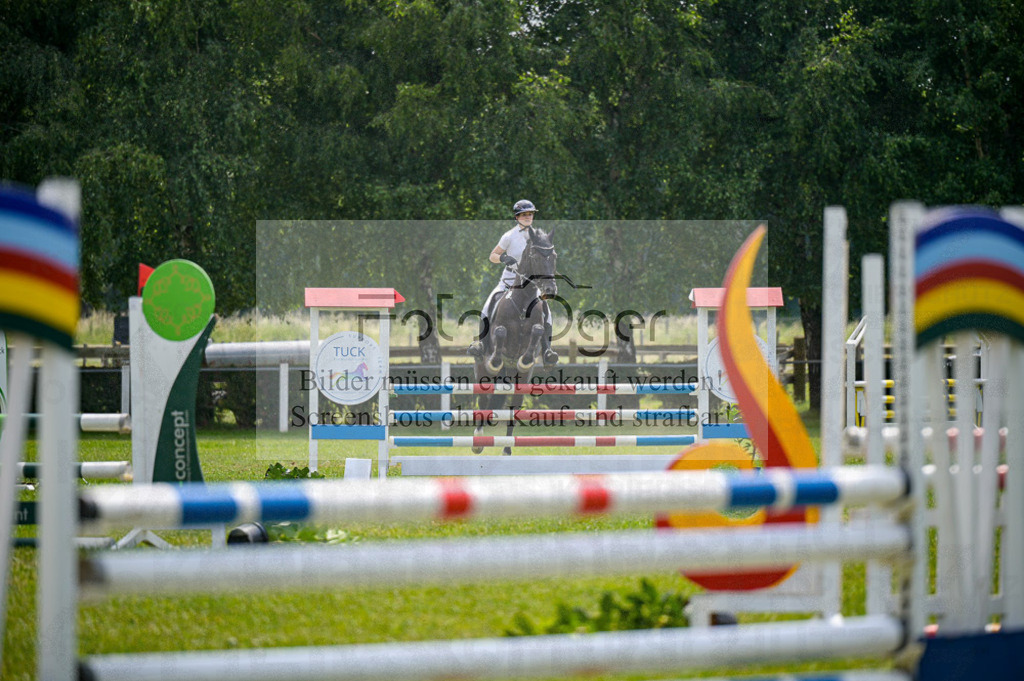 Reitturnier Voxtrup | Entdecke hochwertige Reitturnierfotos von Foto Oger. Professionell, emotional und authentisch – jetzt Lieblingsmomente im Shop bestellen.Deutschlandweite Turnierfotografie. - Realisiert mit Pictrs.com