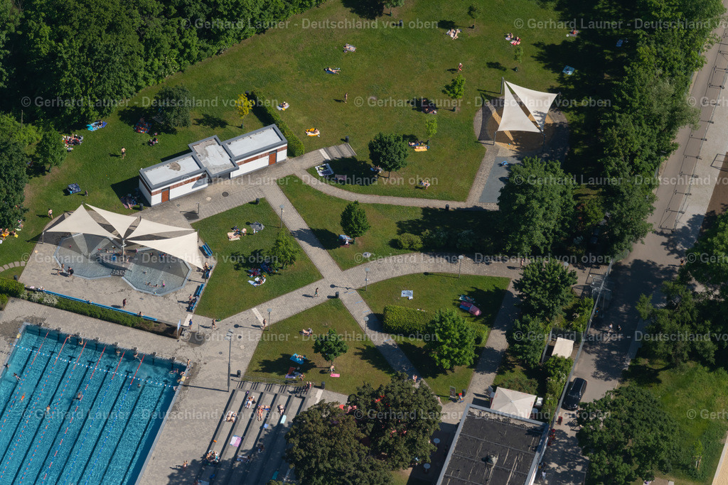 4046012 | ERFURT 14.06.2021 Schwimmbecken des Freibades " Nordbad " Im Nordpark in Erfurt im Bundesland Thüringen, Deutschland. Weiterführende Informationen bei: SWE Stadtwerke Erfurt GmbH. // Swimming pool of the " Nordbad " Im Nordpark in Erfurt in the state Thuringia, Germany. Further information at: SWE Stadtwerke Erfurt GmbH. Foto: Gerhard Launer