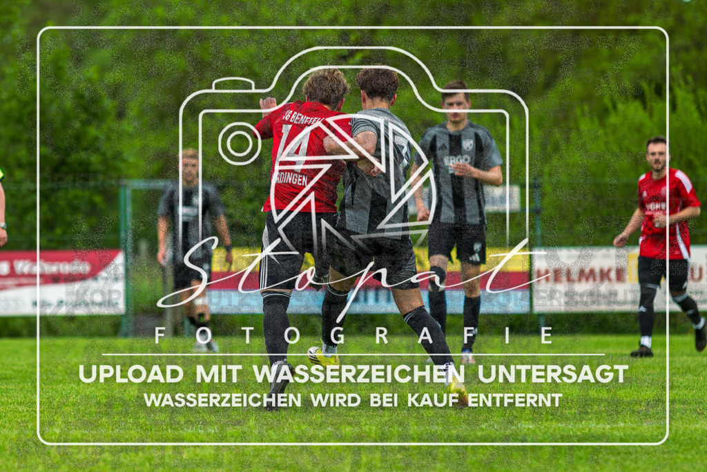 Kreisliga Herren HK - FG Fulde-Stellichte vs. SG Benefeld-Cordingen | Nick Flanz (SG Benefeld-Cordingen #14), Max Peters (FG Fulde-Stellichte #7); Kreisliga Herren HK - FG Fulde-Stellichte vs. SG Benefeld-Cordingen am 17.05.2026 in Lehrdestadion, Stellichte - Realisiert mit Pictrs.com