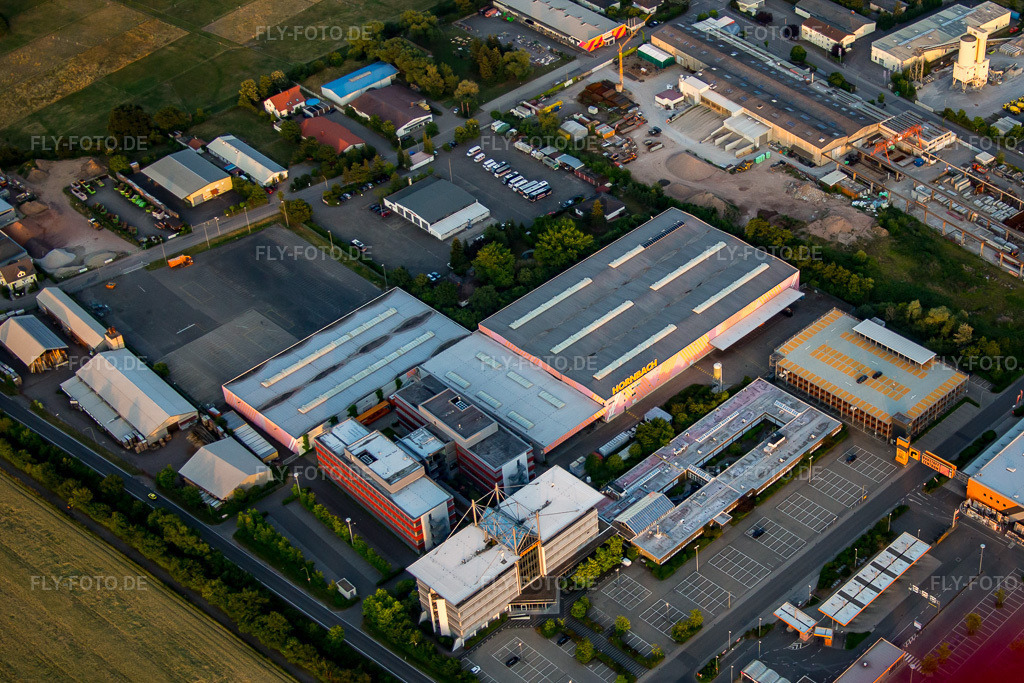 Luftbild: Hornbach Baumarkt Zentrale im Ortsteil Dreihof in Bornheim im Bundesland Rheinland-Pfalz in Deutschland. Foto: IMG_082846.jpg vom 25.06.2015 durch Werner Riehm/FLY-FOTO.de